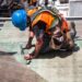 Pracownik budowlany - praca na wysokościach sukcesu